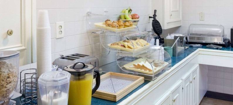 坎顿I-55伊克诺旅馆(Econo Lodge Canton I-55)图片