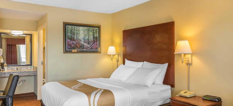 卡莱拉I-65出口231号凯艺酒店(Quality Inn Calera I-65 Exit 231)图片