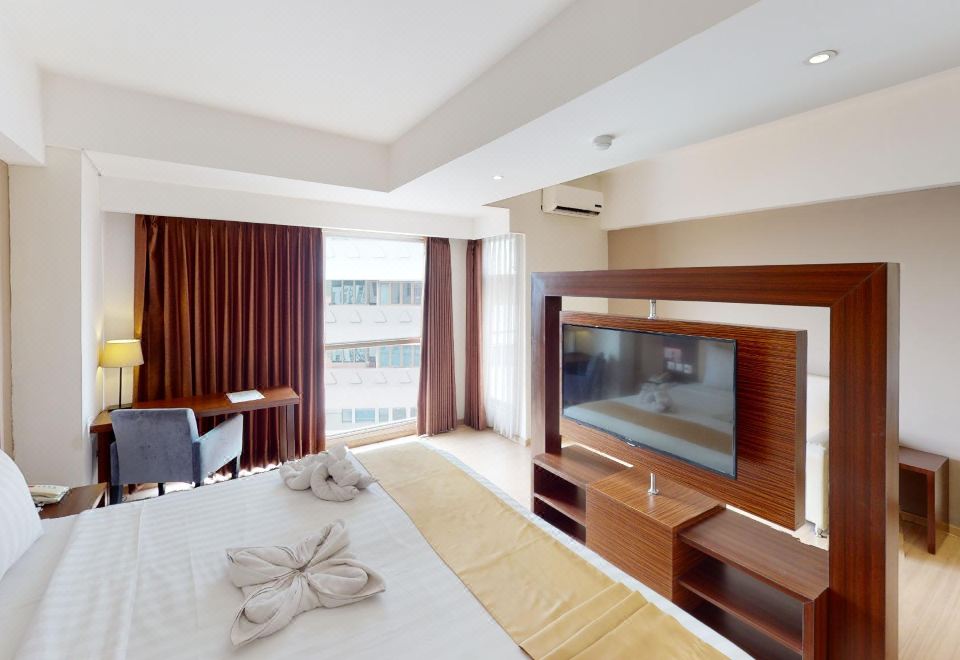 Hotel Gunawangsa Merr Hotel Overview