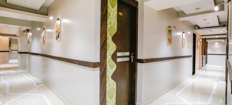 位于安泰里西的1卧室公寓-100平方米|带1个独立浴室(FabHotel Amber Corp Inn - Nr Nesco Exhibition Center)图片