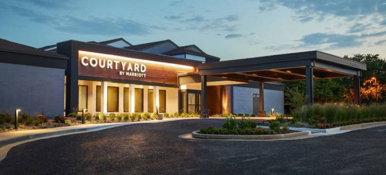 圣路易斯西港广场万怡酒店(Courtyard St. Louis Westport Plaza)图片