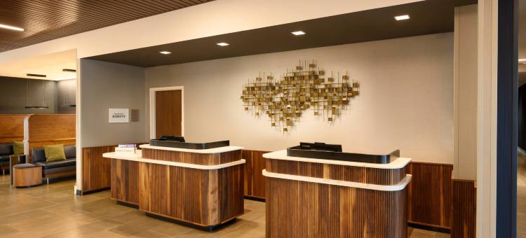 Courtyard Charlotte Waverly图片