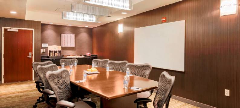 达拉斯阿林顿南万怡酒店(Courtyard Dallas Arlington South)图片