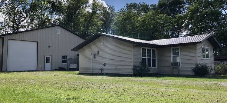 Lake of the Woods Cabin & Shed with Marina Slip and Golf Cart图片