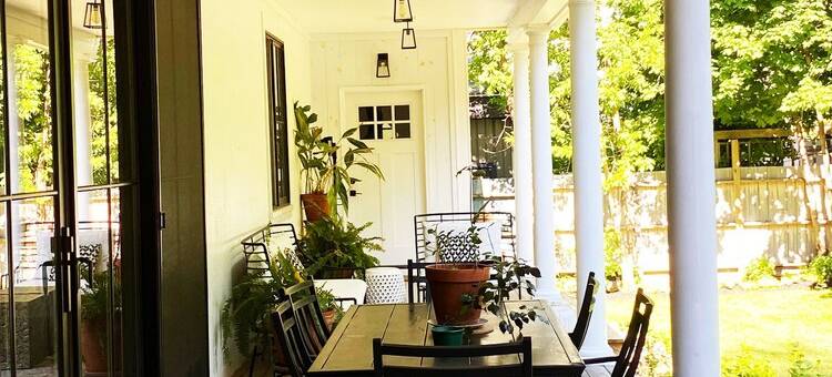 3500 SF Original School transformed into an artful,  gorgeous village home, yard图片
