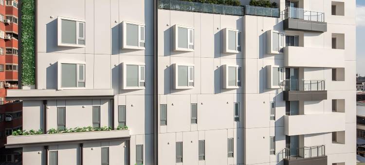 城市漫游行旅图片