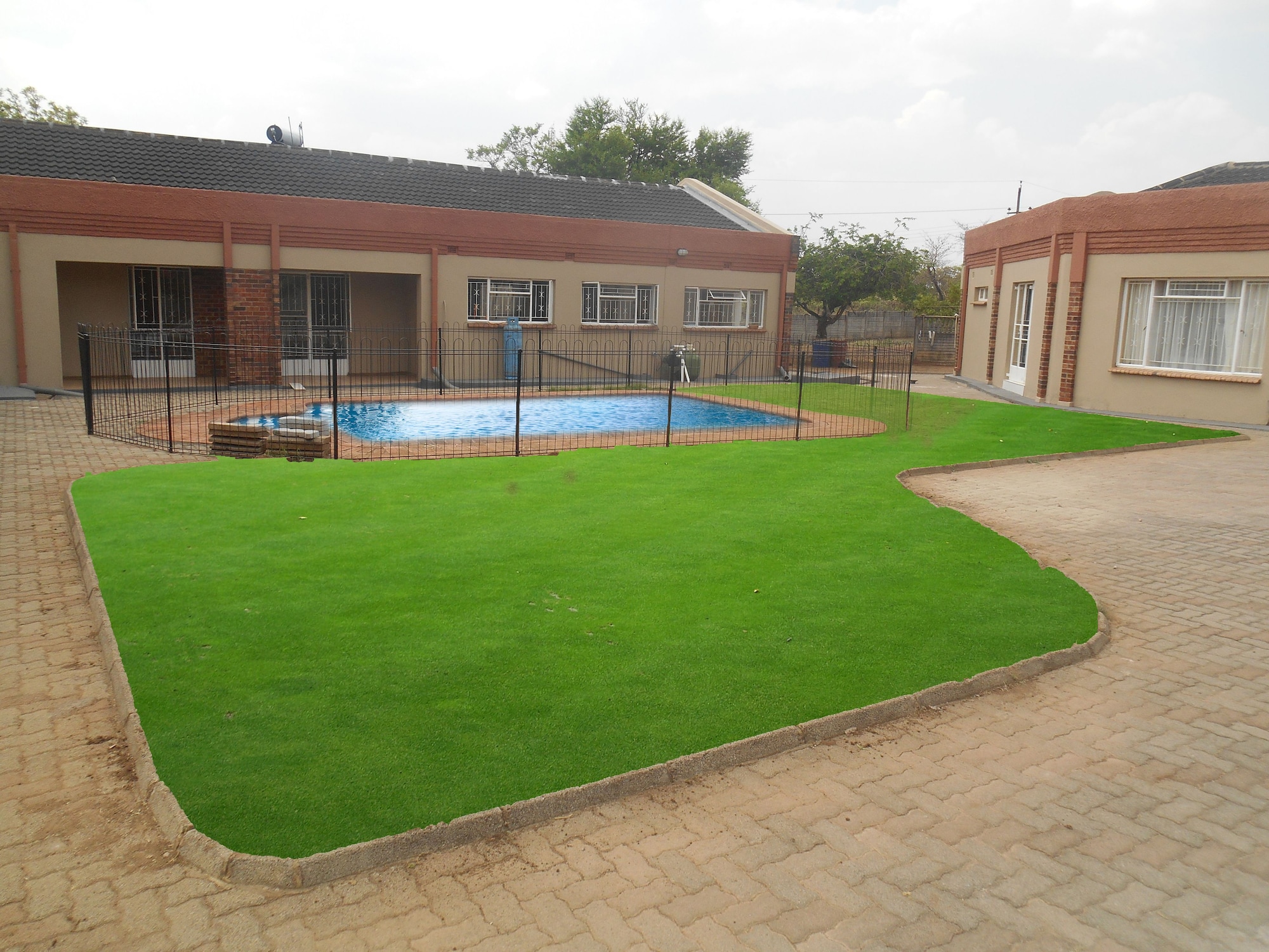 Pebble Rock LodgeOver view