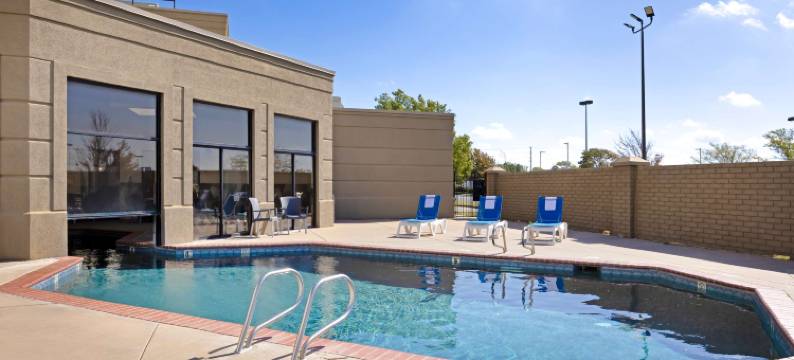 舒适套房酒店威奇托东北(Comfort Inn & Suites Wichita Northeast)图片