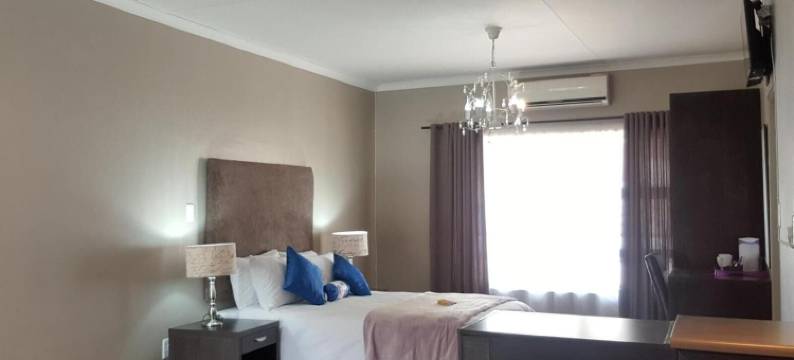 豪华高地旅馆(Luxury Heights Bed and Breakfast- Pool Ready for Use)图片