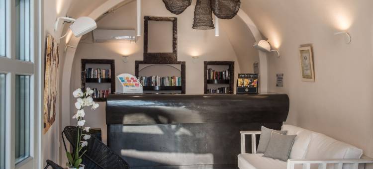 岩石酒店(On the Rocks)图片