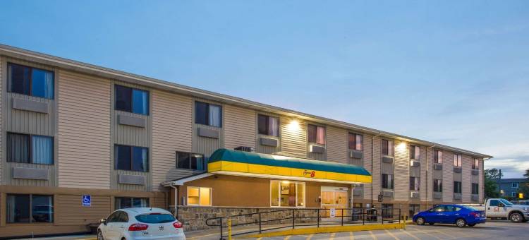 爱荷华市-科尔维尔速8酒店(Super 8 by Wyndham Iowa City/Coralville)图片