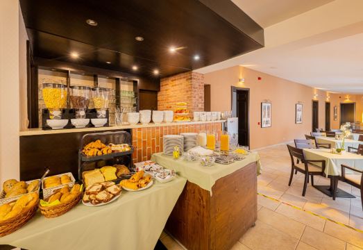 Bazilika alatt PanzióHotel Overview