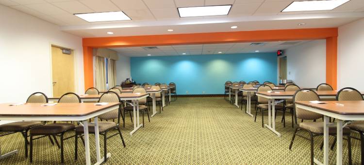 埃文斯维尔东温德姆豪生酒店(Howard Johnson by Wyndham Evansville East)图片