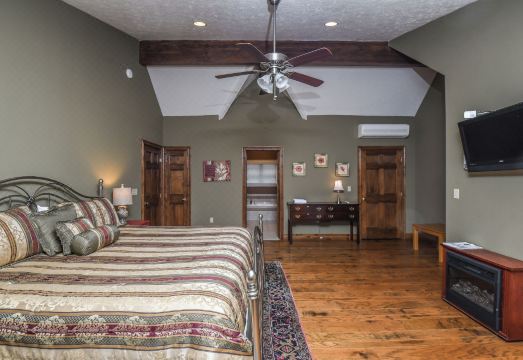 Donnas Choice Hotel Overview