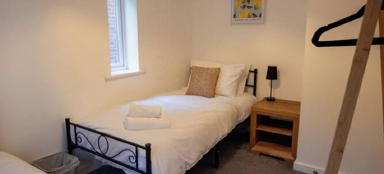 Augusta House - Andover - Large 4 bedroom with garden, near centre图片