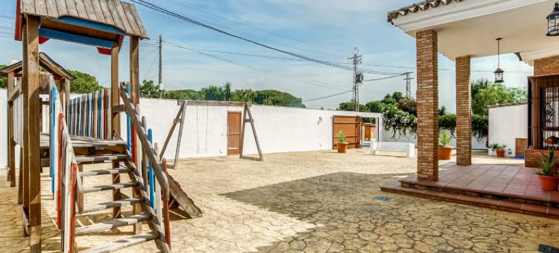 Family Villa with Pool图片