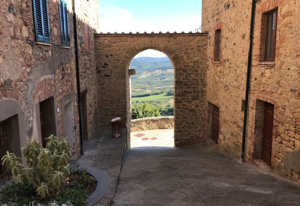 Tuscan Hilltop Getaway Hotel Overview