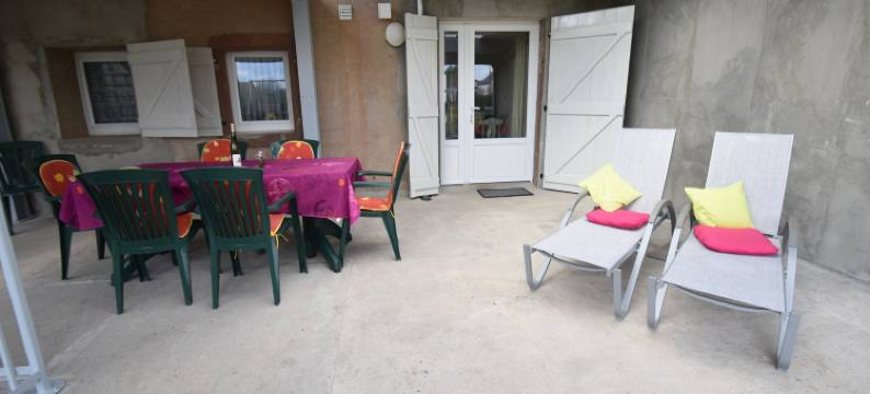 Cosy holiday home by the lake in Saint-Louis图片