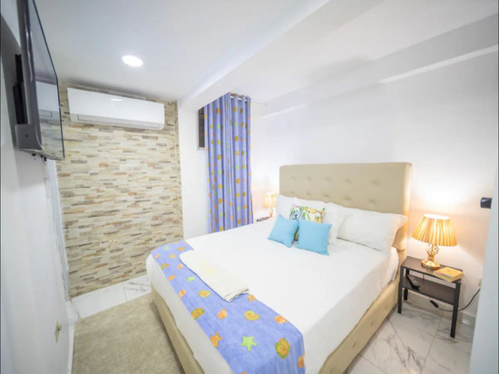 2 Guests 1Bed Studio 3Min to Beach and Main Street