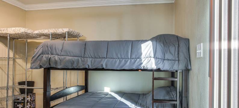 圣安镇家庭住宿，距离国际机场< 1英里！(St Ann Townhome < 1 Mi to International Airport!)图片