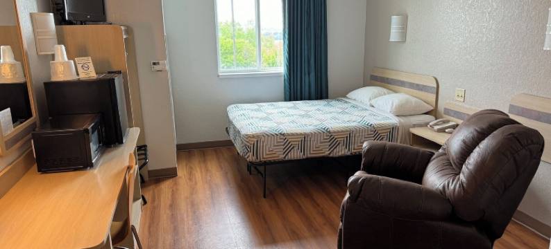 艾奥瓦阿沃卡 6 号汽车旅馆(Motel 6 Avoca, IA)图片