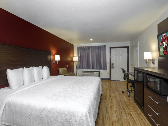 哈蒙德红屋顶Plus酒店