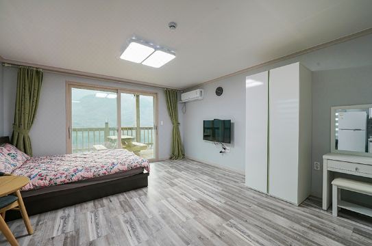 Gurye Seomjingangnaru PensionHotel Overview