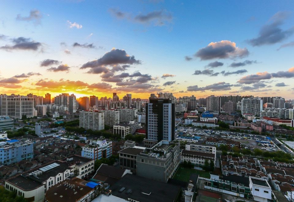 上海外滩花园酒店外景图