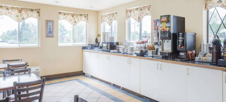 波特兰-威斯布鲁克地区速8酒店(Super 8 by Wyndham Portland ME)图片