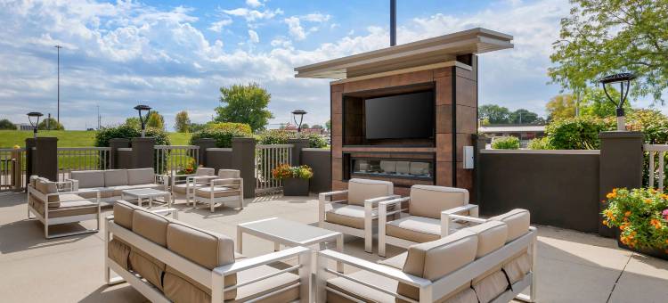 得梅因西克莱夫拉昆塔温德姆套房酒店(La Quinta Inn & Suites by Wyndham des Moines West Clive)图片