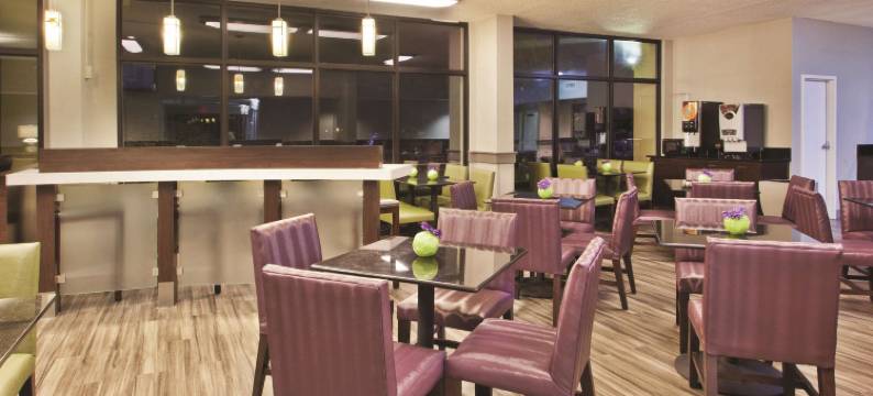 查尔斯顿河景拉昆塔温德姆套房酒店(La Quinta Inn & Suites by Wyndham Charleston Riverview)图片