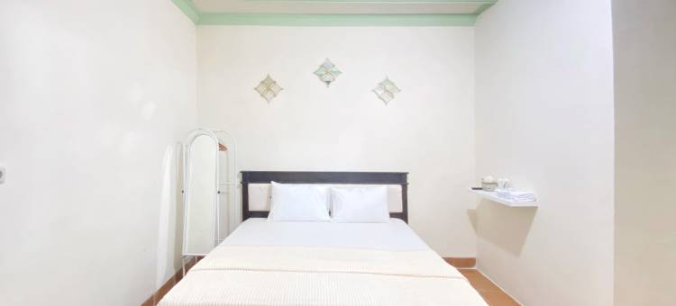 Adipura Guesthouse Syariah Mitra RedDoorz Near Terminal Nganjuk图片