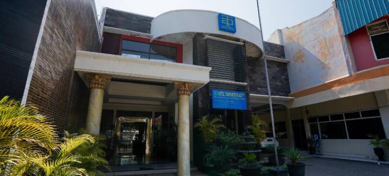 O坦皮亚托酒店(RedDoorz at Hotel Tampiarto Probolinggo Jawa Timur)图片