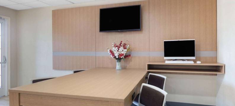 佛罗伦萨温德姆麦客达套房酒店(Microtel Inn & Suites by Wyndham Florence)图片