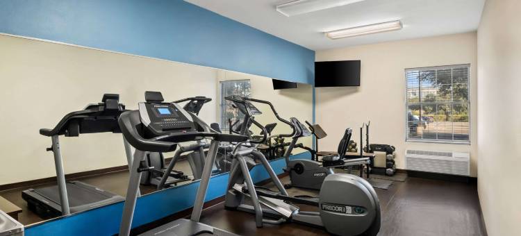 品质酒店套房欧文-拉斯科利纳斯(Quality Suites Irving-Las Colinas)图片