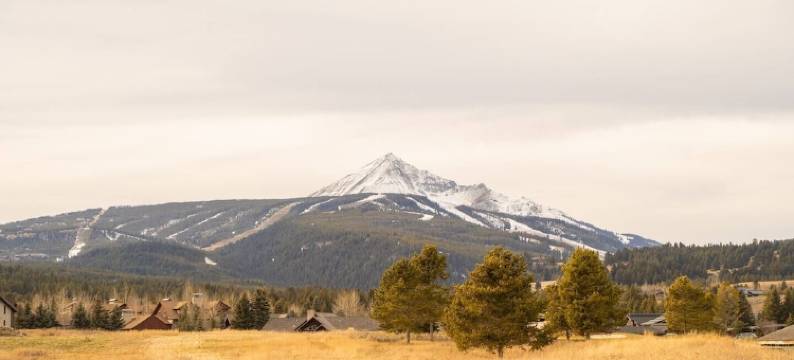 Private Hot Tub! Pool Table, Mountain Views, Ski Shuttle Close by!图片