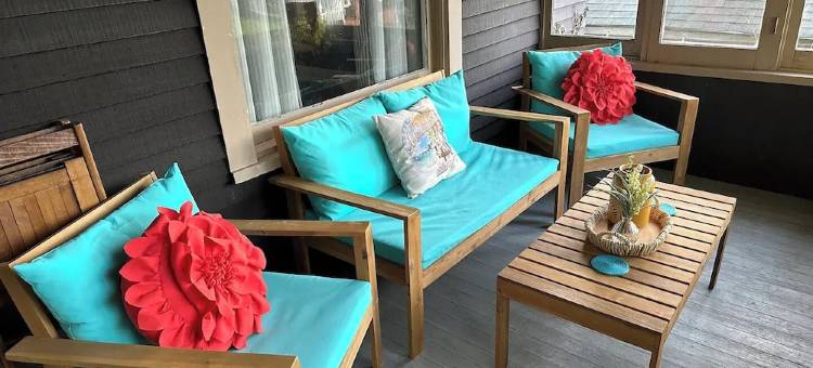 Bird's Eye View- Bungalow with Screened-in Porch and Fireplace图片