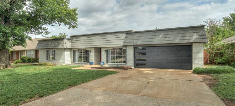 North OKC - Large, Modern Home with Pool and Game Room图片