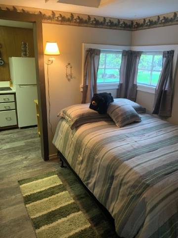 Cozy, upgraded, pet friendly cabin, formerly Cuba Lake Vintage Duck House.