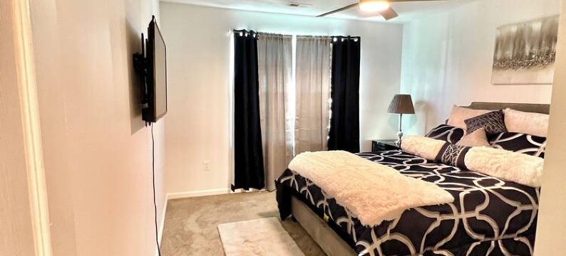 Charming 2800 sq.ft 4-bedroom home with AC and WiFi in Suffolk图片