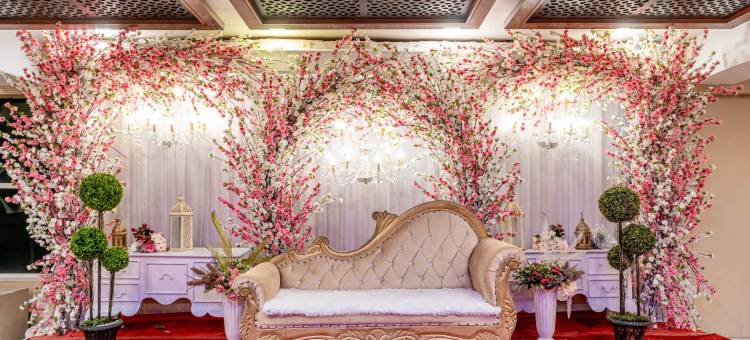 Treebo 蓝屋顶(Treebo the Blue Roof)图片