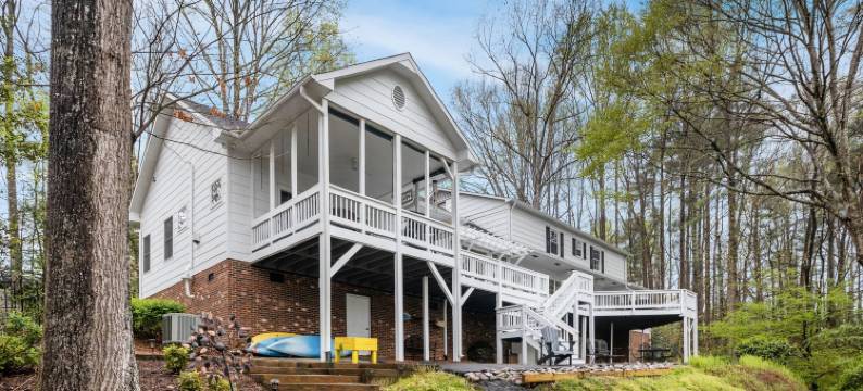 Charming Waterfront Home with Private Dock - Spacious Mountain Retreat图片