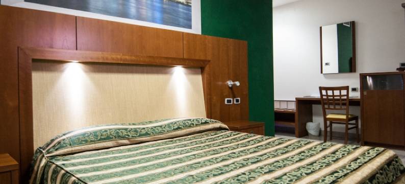 橘色汽车旅馆(Orange Motel)图片