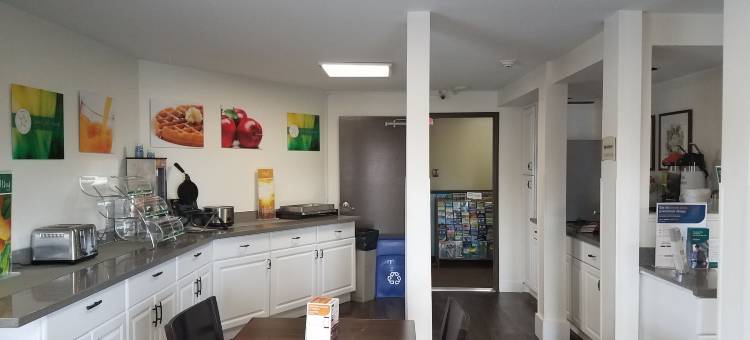 锡尔弗代尔班戈 - 基波特凯艺套房酒店(Quality Inn & Suites Silverdale Bangor-Keyport)图片