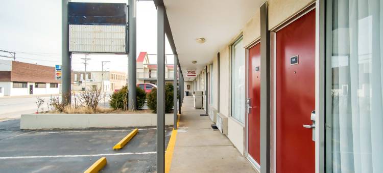 OYO 堪萨斯南哈钦森西第 4 大道酒店(OYO Hotel Hutchinson West 4th Ave)图片