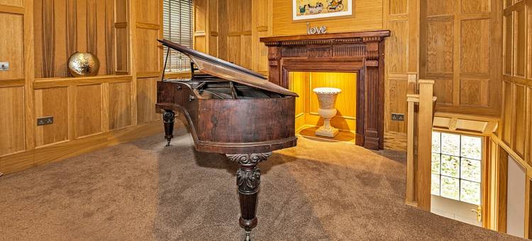 Manor Retreat near Milton Keynes with Hot Tub图片