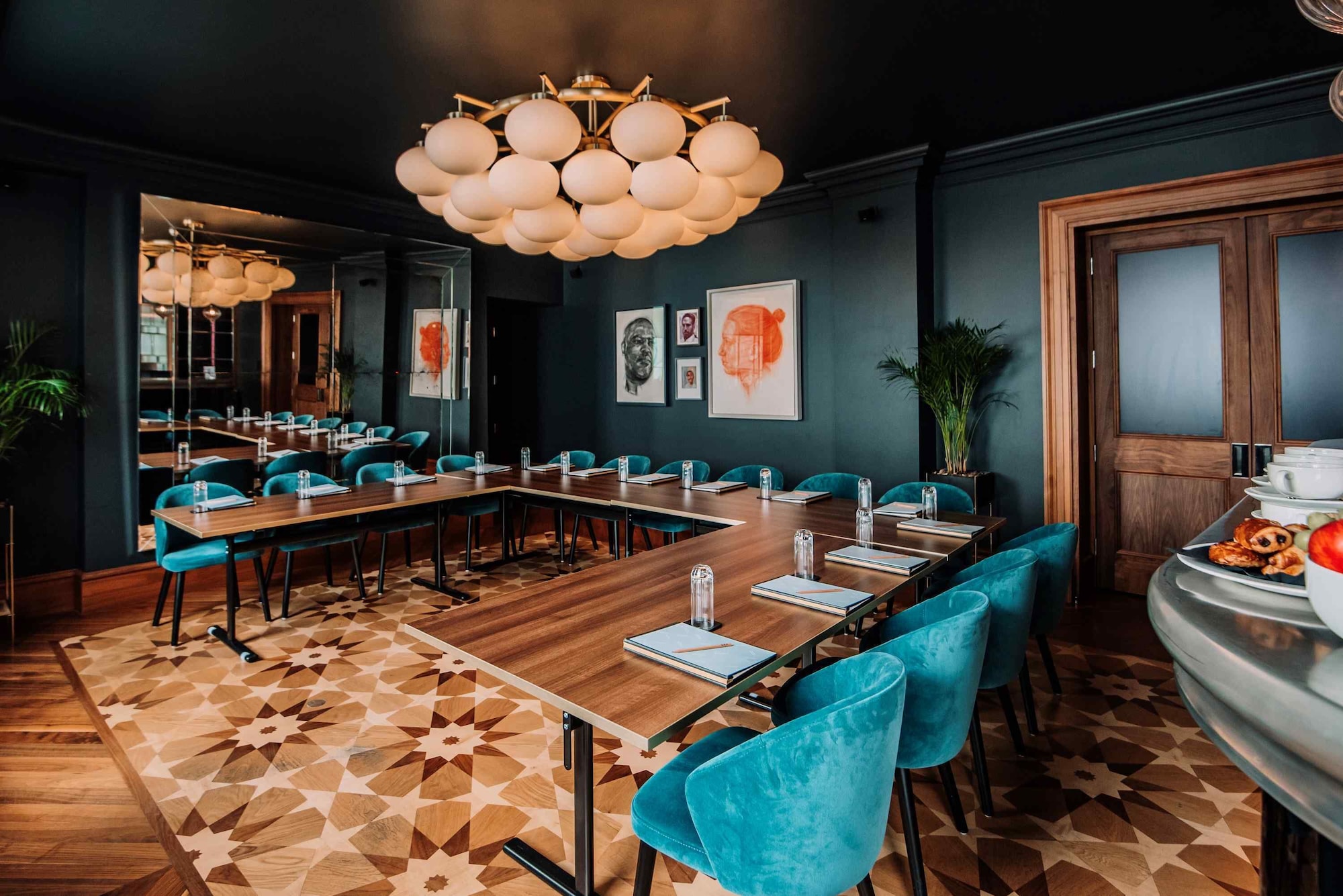 Kaya Great Northern Hotel, London Hotel Overview