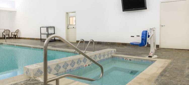 锡达福尔斯温德姆速8酒店(Super 8 by Wyndham Cedar Falls IA - University)图片