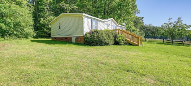 宁静的家：2个露台距离Blue Ridge Pkwy 3英里(Serene Home 2 Decks, 3 Mi to Blue Ridge Pkwy)图片