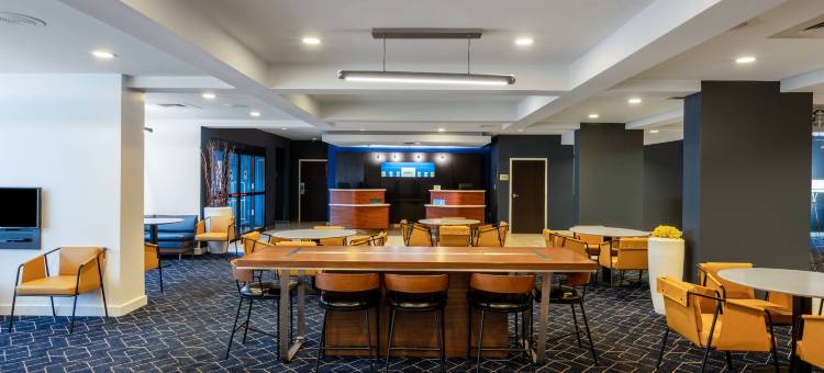 哥伦布机场万怡酒店(Courtyard Columbus Airport)图片